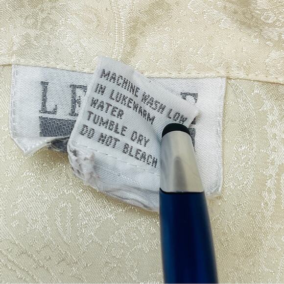 Leslie Fay Petite Sportswear Vintage cream blouse ornate pattern Size 14 PETITE - Picture 13 of 13